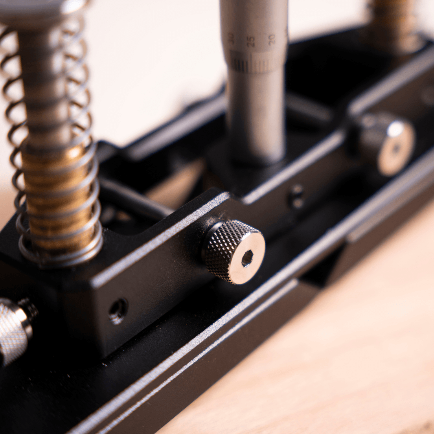 Edge Guide/Router Fence with Micro Adjustment