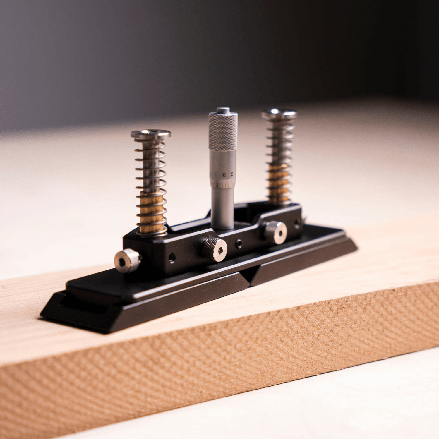 Edge Guide/Router Fence with Micro Adjustment