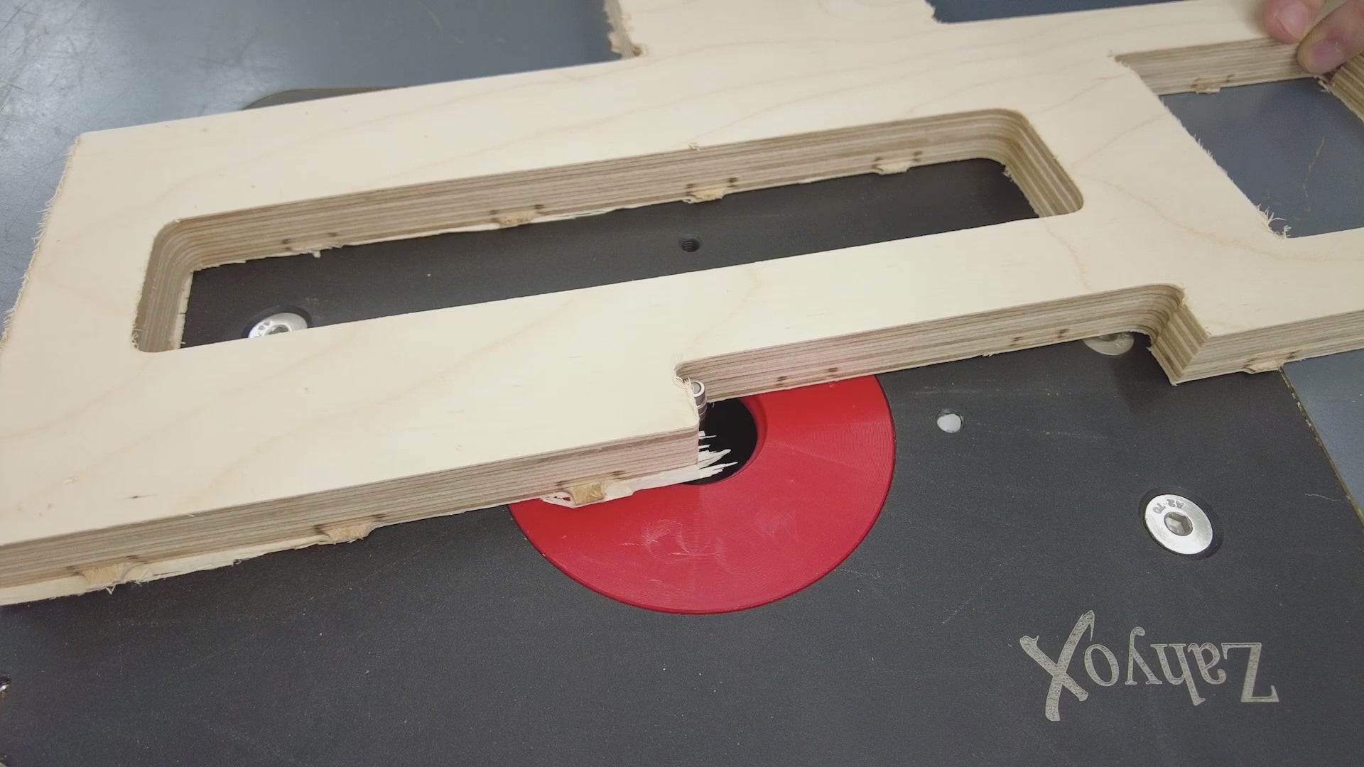 Load video: 1/4 Up &amp; Down Spiral Flush Trim with Bottom Bearing  - 1/4 Cutting Dia - 1-1/8 Cutting Length - 3 OAL - F1408